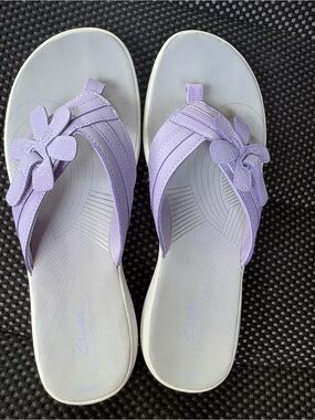 Clarks Lavender Floral Thong Sandals - Women